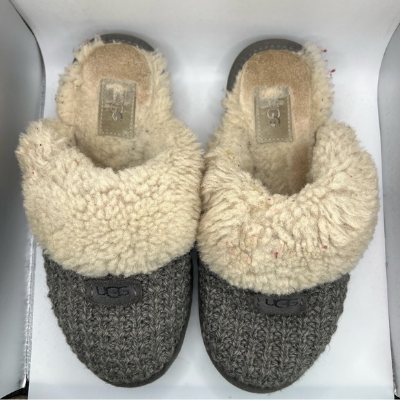 Women’s UGG Cozy Slippers Size 7 - Picture 3 of 10